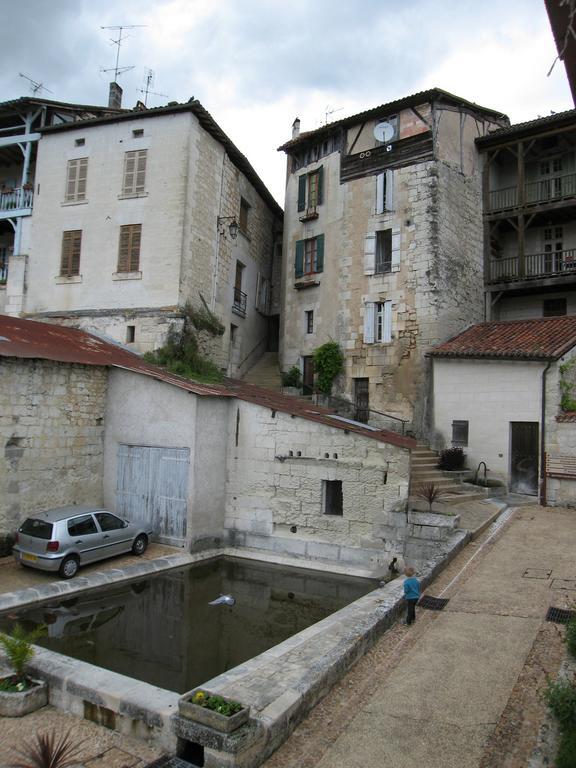 Appartamento Faubourg St Jean Aubeterre-sur-Dronne Esterno foto